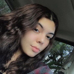 Meet your Posher, Alondra